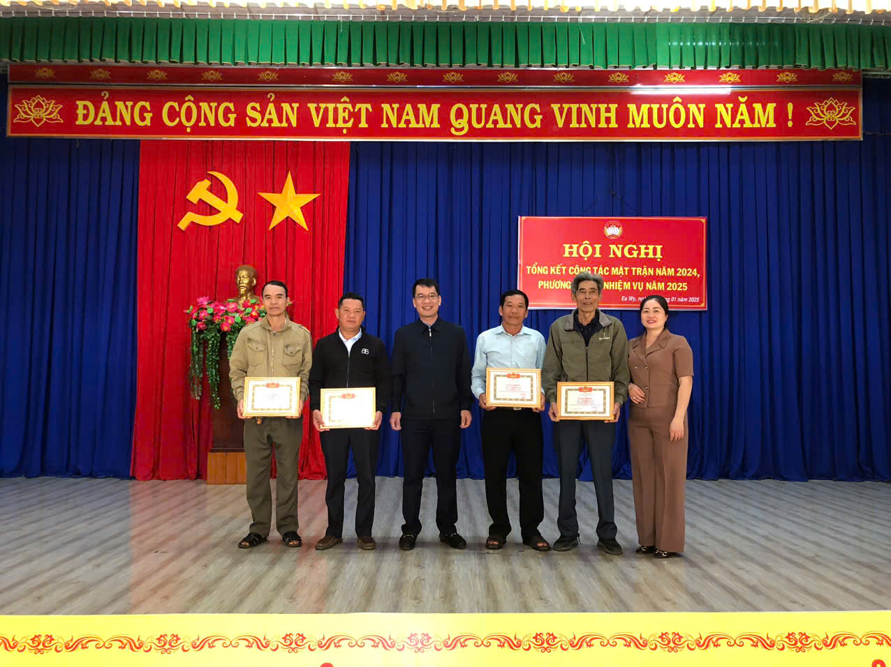 Hội nghị tổng kết công tác Mặt trận xã Ea Wy năm 2024